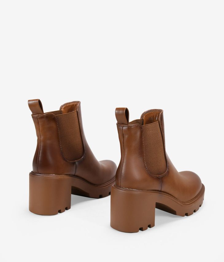 Brown ankle boots with elastics