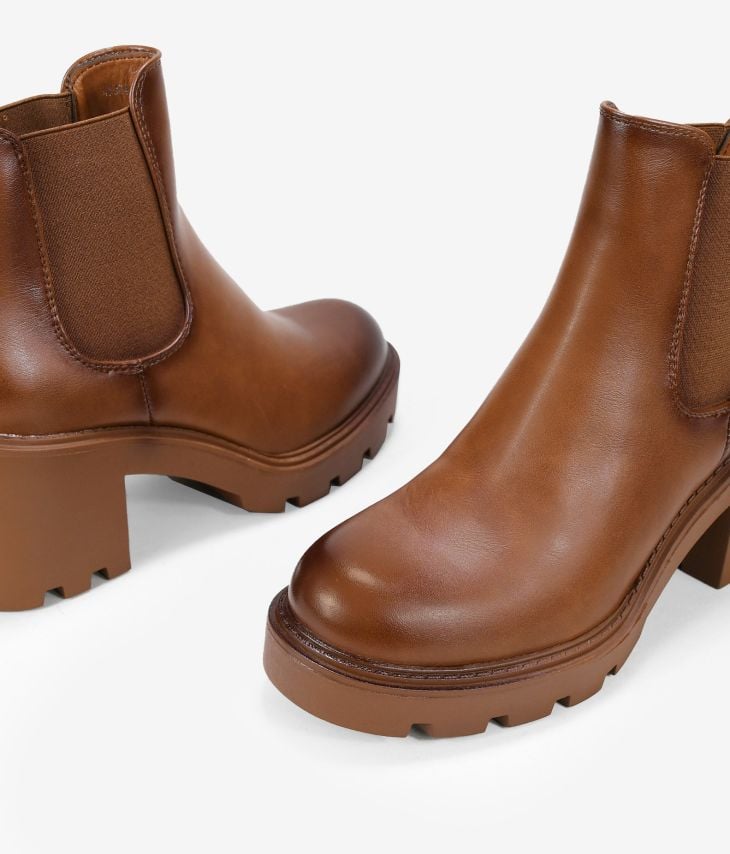 Brown ankle boots with elastics