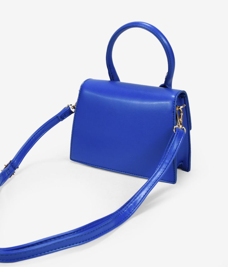 Bolso pequeño azul con solapa y logo