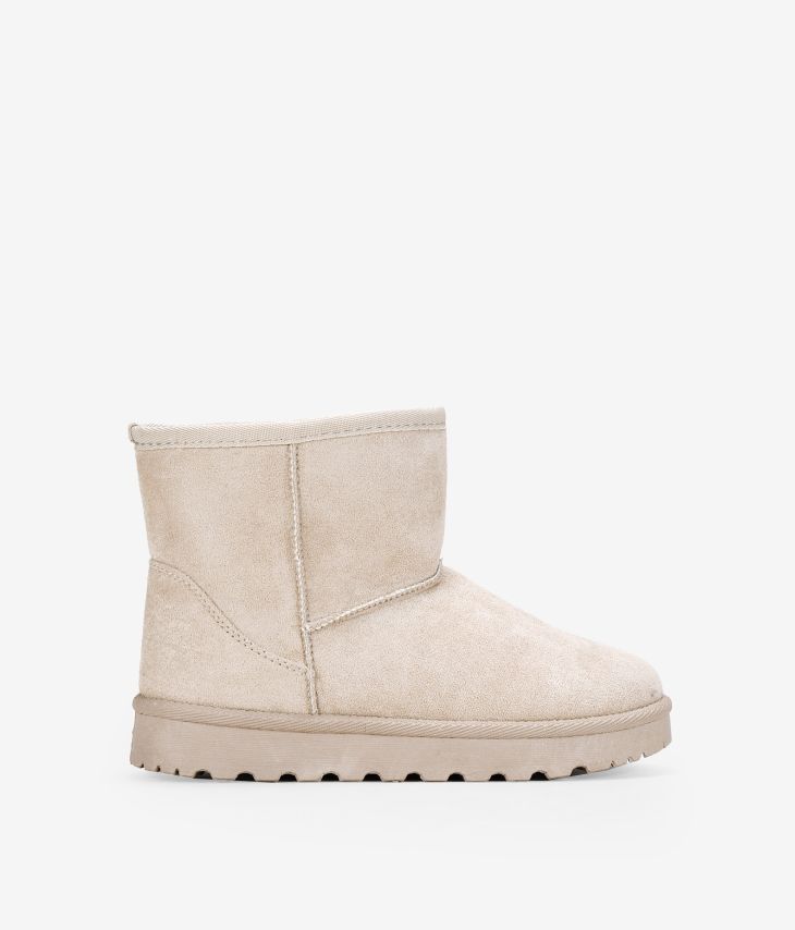 Beige ankle boots with fur