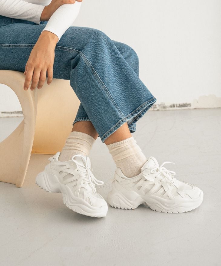 Sneakers blancas con plataforma maxi #zapatillas #blancas #bosanova