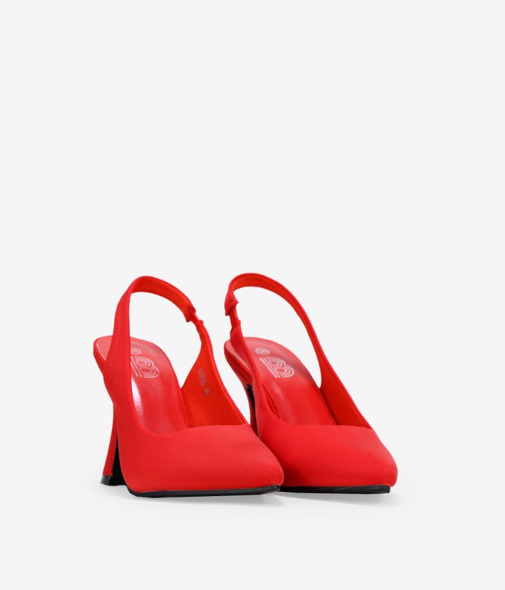 Zapatos rojos con tacón acampanado