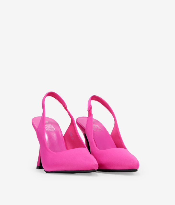 Zapatos rosas con tacón acampanado