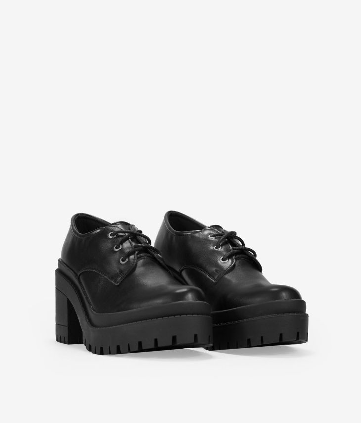 Sapato plataforma preto com cadarço