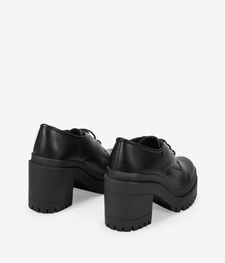 Sapato plataforma preto com cadarço