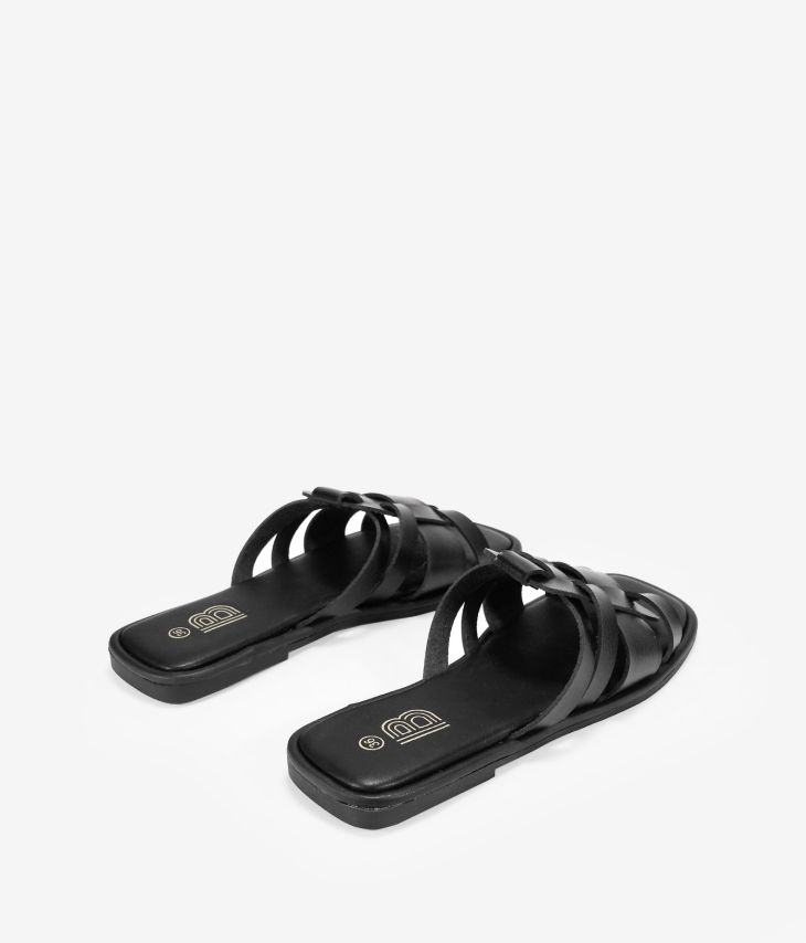 Flache schwarze Sandalen mit gekreuzten Riemen
