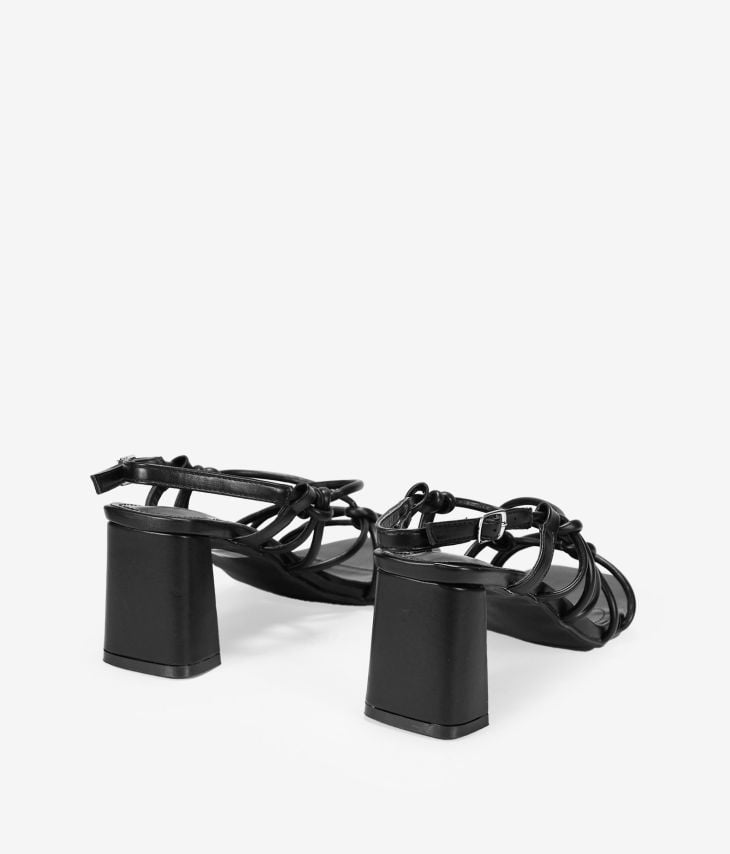 Sandalias de tacón negras con cuerdas