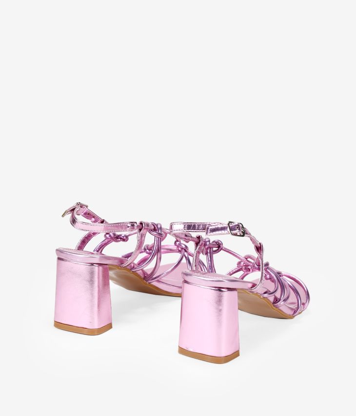 Sandalias de tacón rosa metalizado con cuerdas