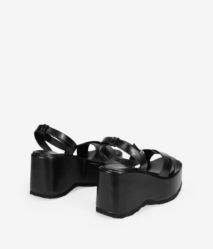 Sandalias con plataforma negras y pulsera en el tobillo