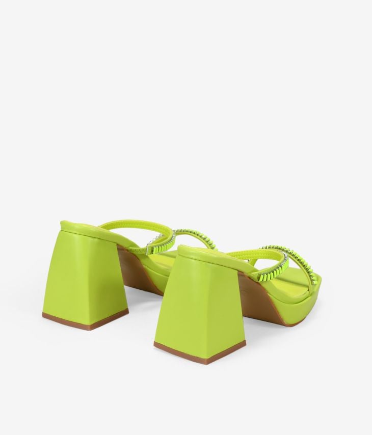 Sandali verde lime con pietre e tacco