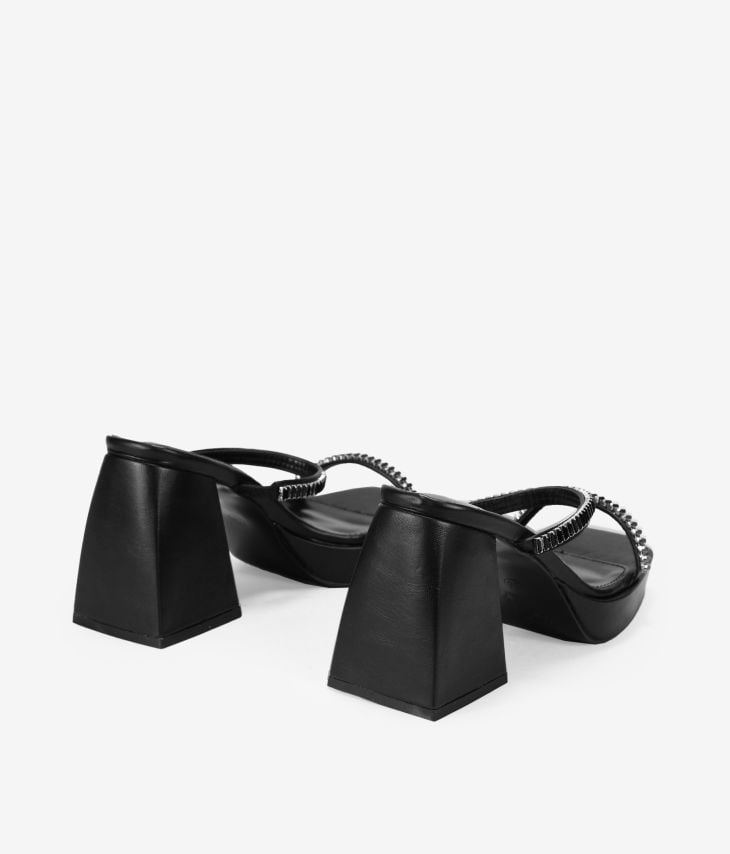 Sandales noires avec pierres et talon