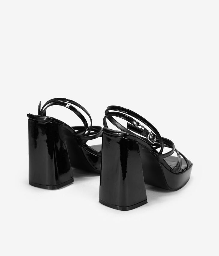 Sandali in vernice nera con tacco