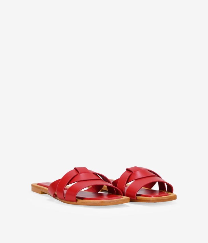 Sandália rasa vermelha com bico quadrado