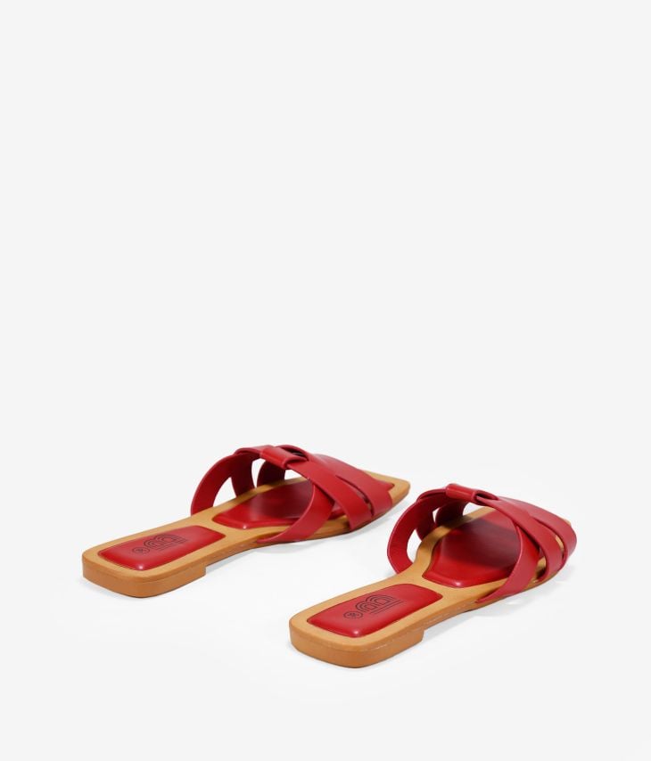 Sandália rasa vermelha com bico quadrado
