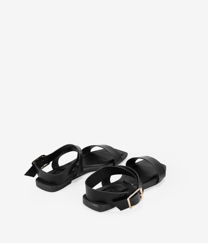Flache schwarze Sandalen mit Schnalle