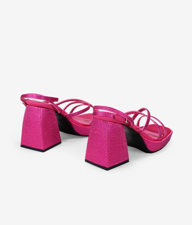 Sandália de cetim rosa com strass