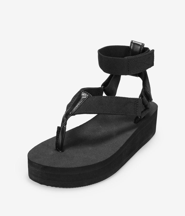 Sandales noires à bout plateforme