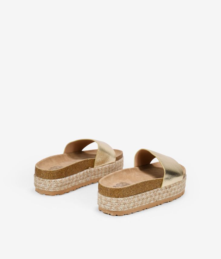 Goldene Sandalen mit zweifarbiger Sohle aus Esparto-Gras
