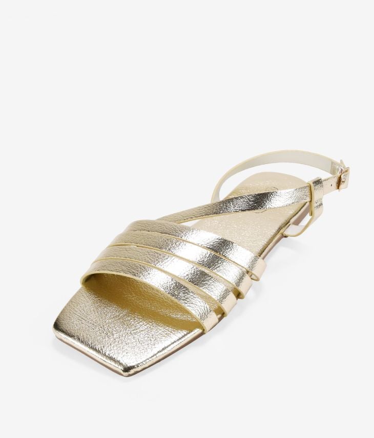 Flache goldene Sandalen mit Schnalle