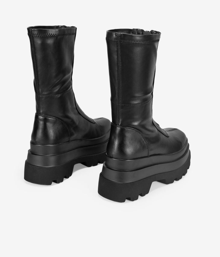 Black boots with zipper and track sole