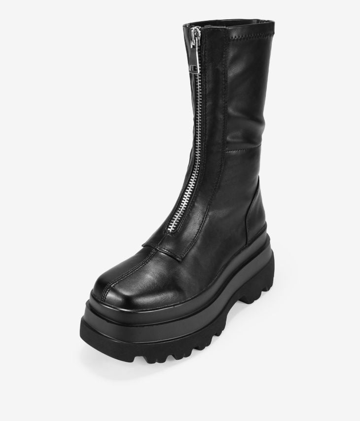 Black boots with zipper and track sole