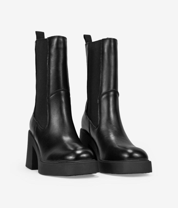 Black leather boots with elastics