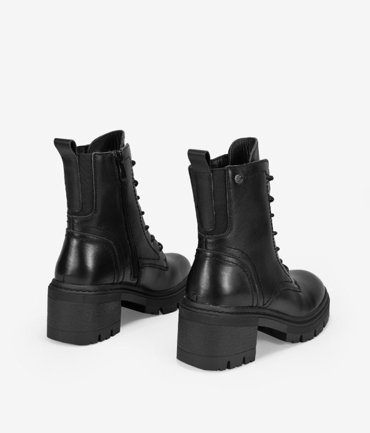 Ankle boot de couro preto com cadarço