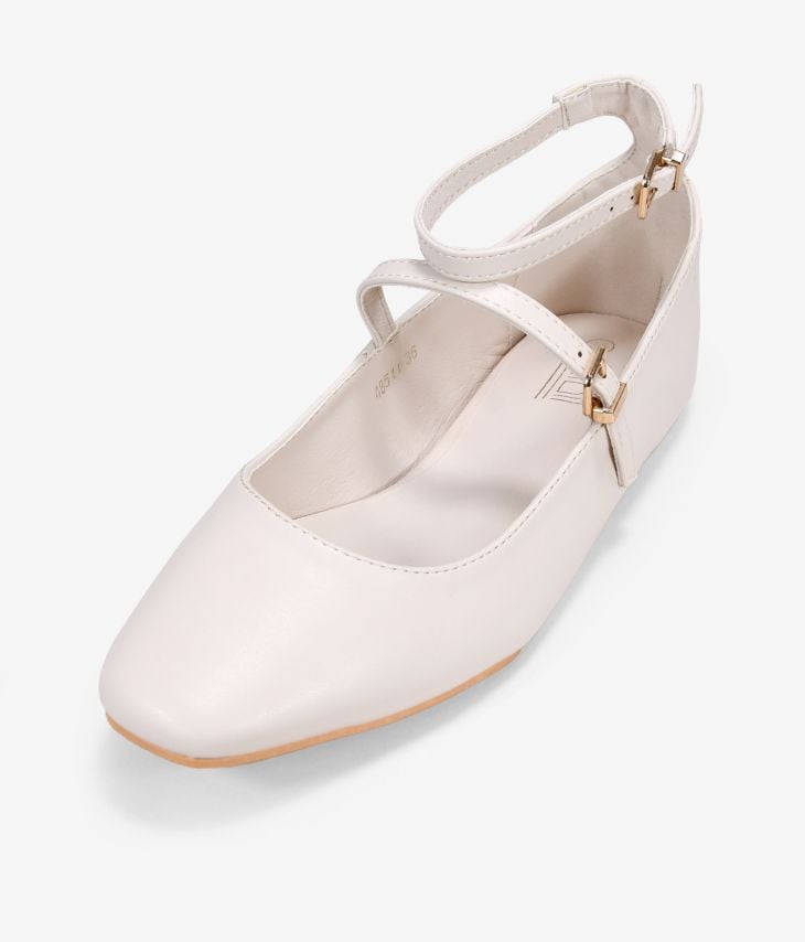 Beige flat shoes with flat soles