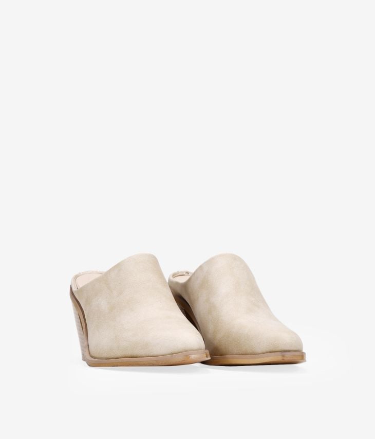 Beige clogs with country heel
