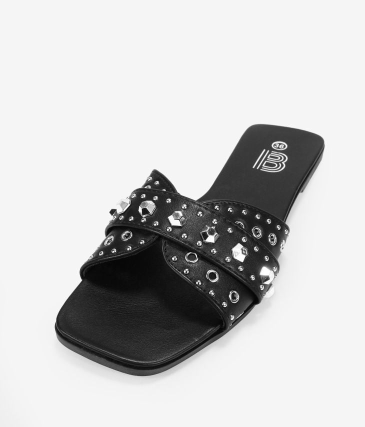 Sandálias rasteiras pretas com tachas de metal