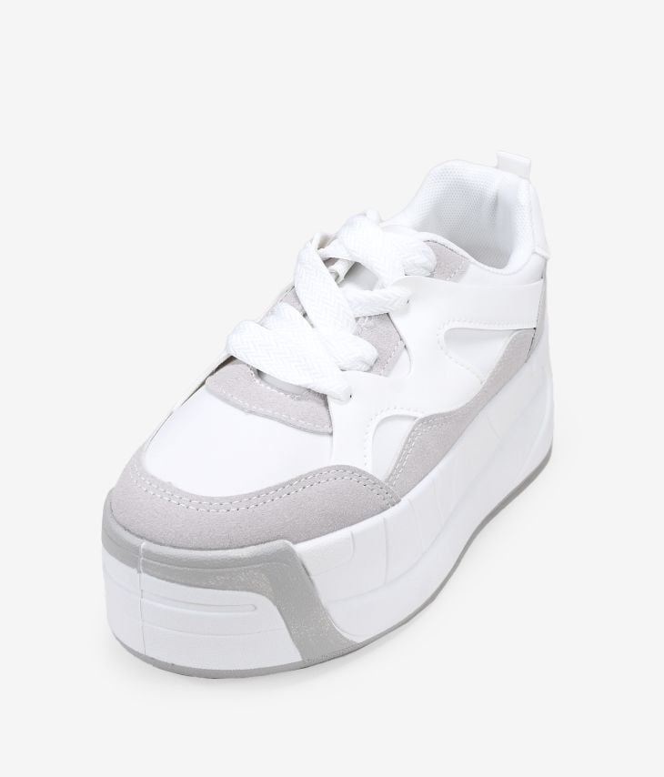 Weiße Plateau-Sneaker mit Schnürsenkeln