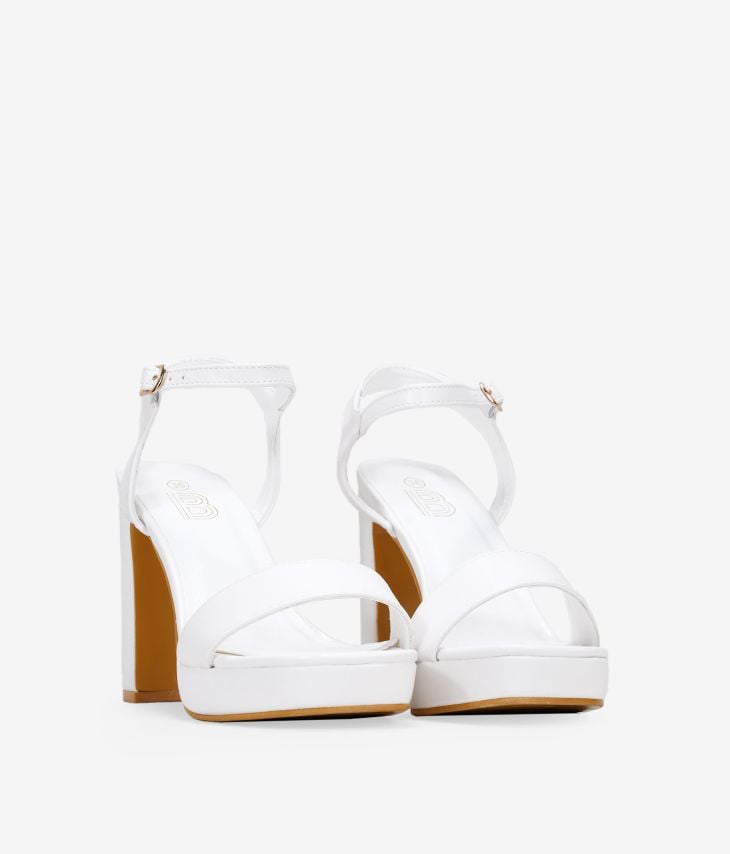 White heeled sandals with bracelet and buckle