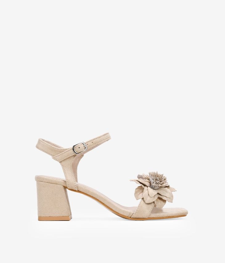 Sandales à talons beiges avec fleur