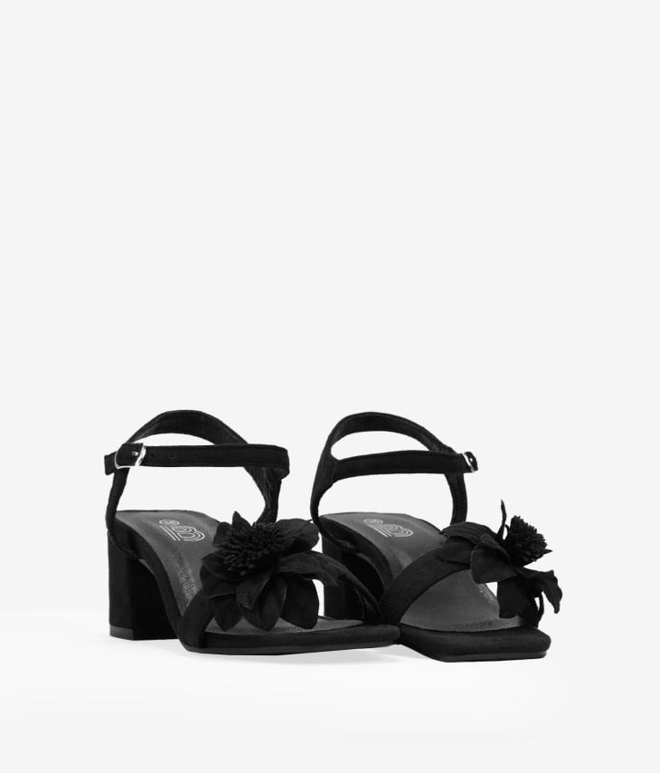Schwarze Sandaletten mit Blumenmuster