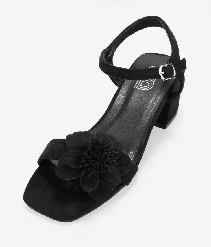 Sandalias de tacón negras con flor