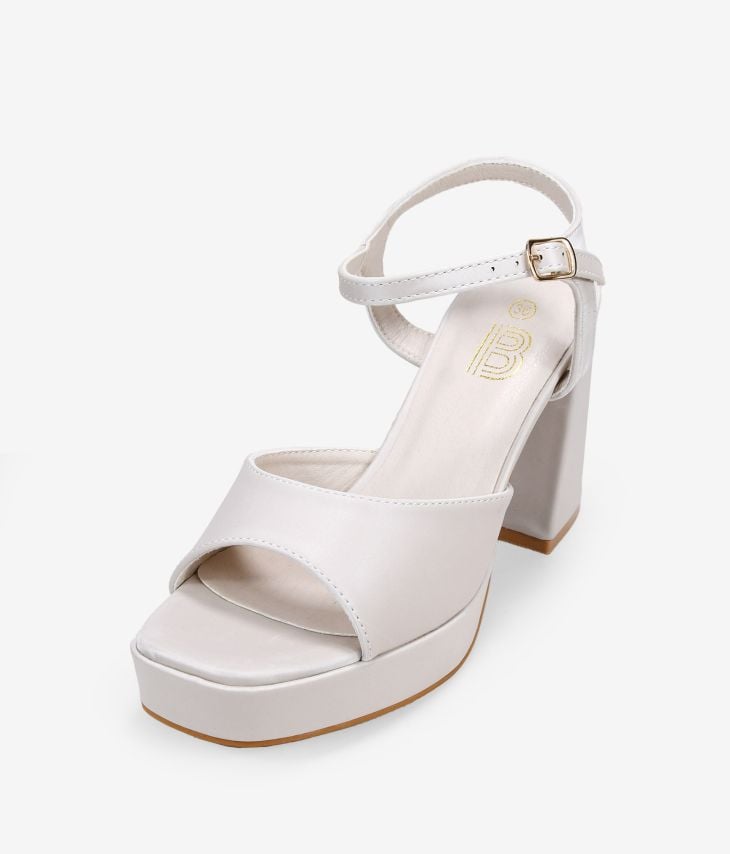 Beige heeled sandals with bracelet and buckle