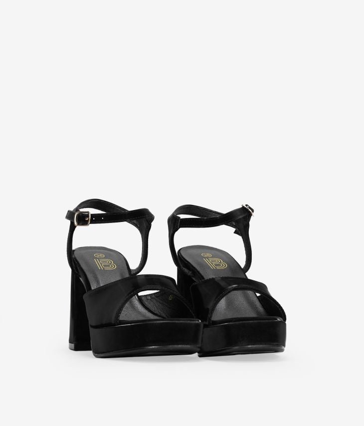 Sandalias de tacón negras con pulsera y hebilla