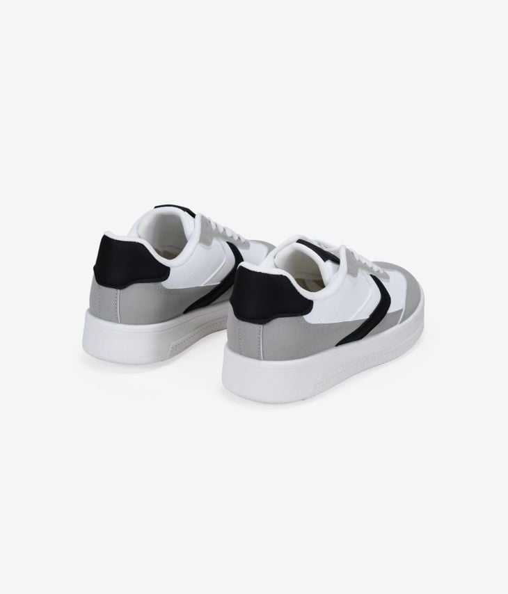 Zapatillas deportivas blancas con cordones
