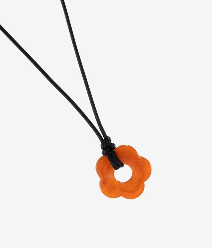 Collar negro con flor naranja