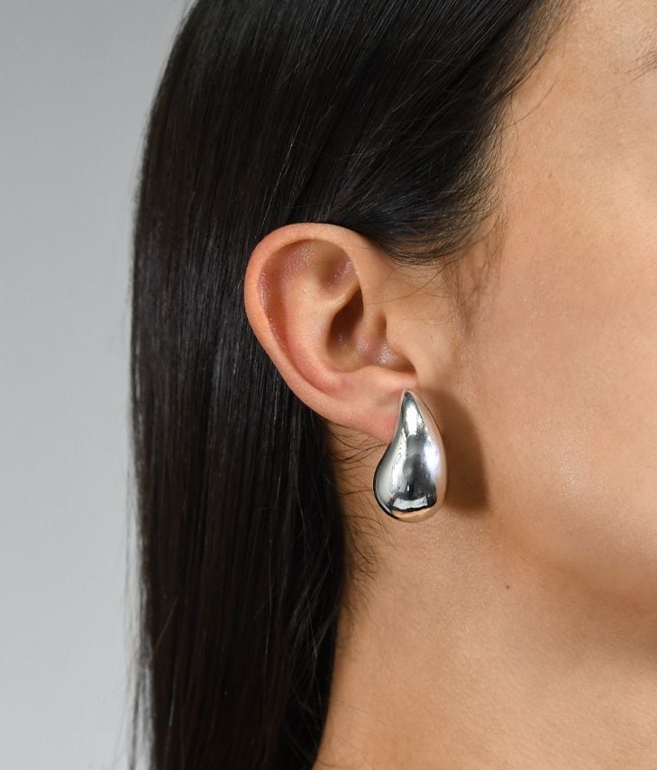 Silver metal drop-shaped earrings