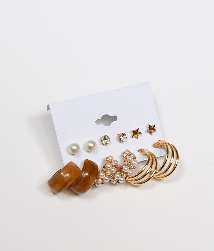 Set aus goldenen und braunen Ohrringen aus Kunstharz und Metall