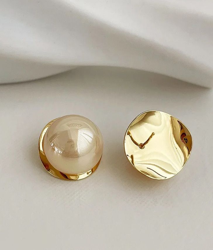 Pendientes botón dorados con perla