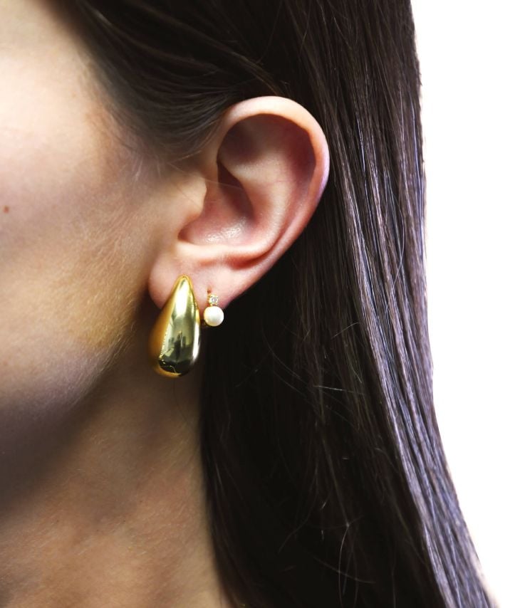 Drop-shaped gold metal earrings