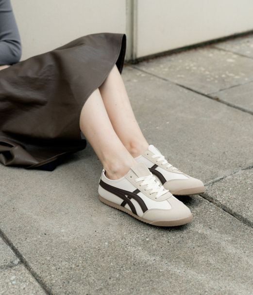 Beige flat lace-up sneakers