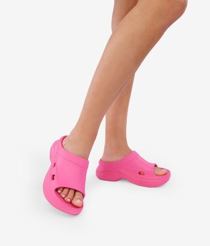 Sandalias de goma con plataforma rosas